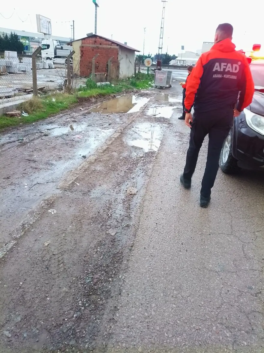 Rögardan mavi renkli su taşmıştı: Ekipler kaynağını tespit etti 1