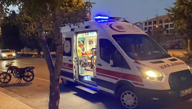 Otomobil çarptığı motosikleti 70 metre sürükledi, sürücü kaçtı