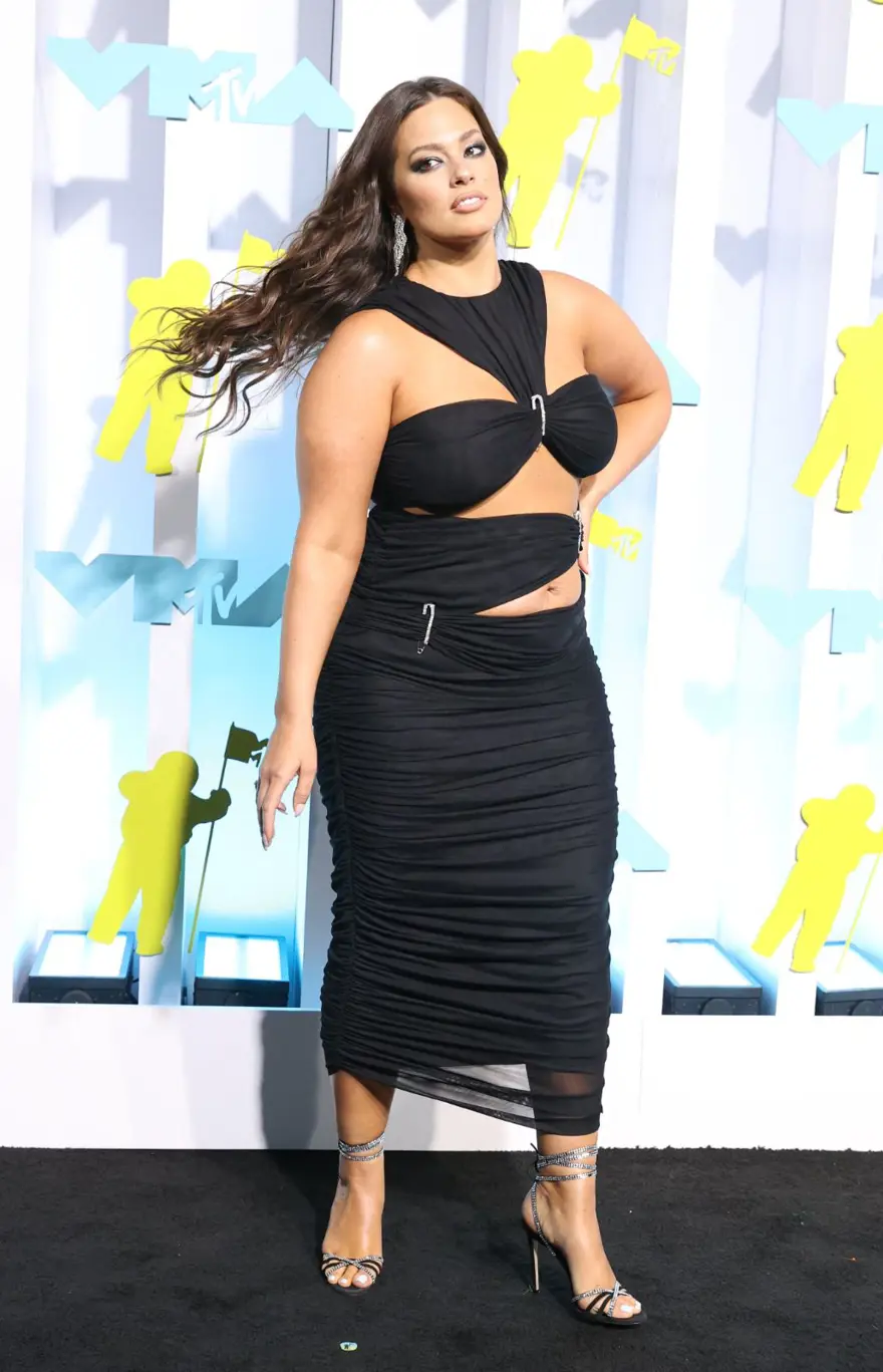 ASHLEY GRAHAM 61 ASHLEY GRAHAM 61