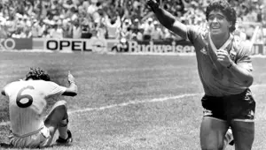 Futbol efsanesi Maradona anılıyor: Maradona ne zaman, kaç yaşında öldü?