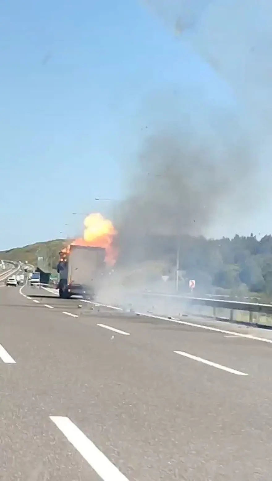 Kuzey Marmara Otoyolu'nda TIR yangını 