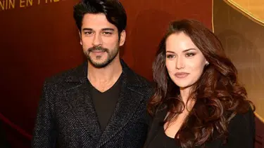 Burak Özçivit'ten alyanslı paylaşım