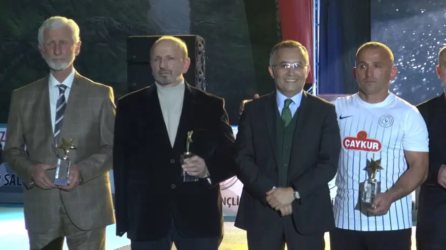 Güç gösterileri ustası karateci, kanserden kolunu kaybetti 12 Güç gösterileri ustası karateci, kanserden kolunu kaybetti 12