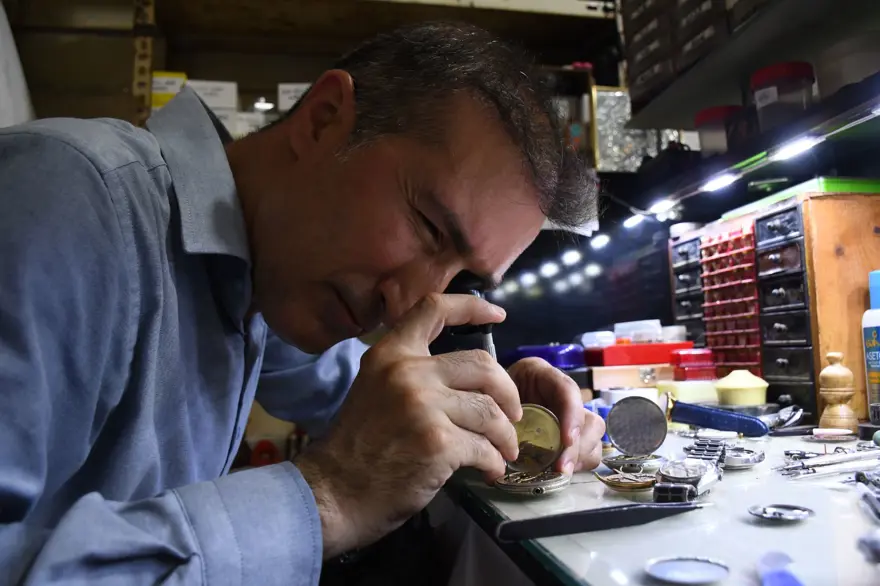 23 yıllık memur hobisini işi yaptı: İnternetten izleyerek öğrendi,memurluktan istifa edip dükkan açtı 1