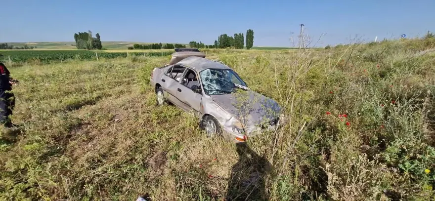 Çorum’da kontrolden çıkan otomobil tarlaya uçtu: 3’ü çocuk 7yaralı 4