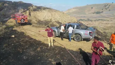 Manisa'da otluk ve ormanlık alanda başlayan yangına müdahale ediliyor