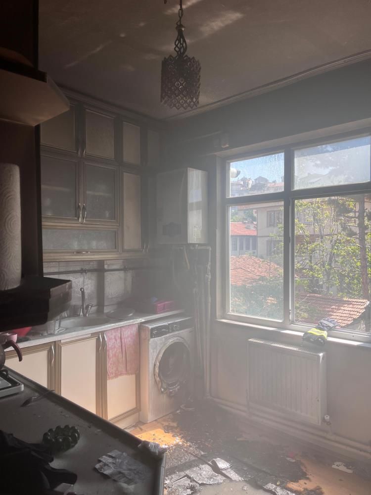 Mutfaktaki yangın evi yakıyordu