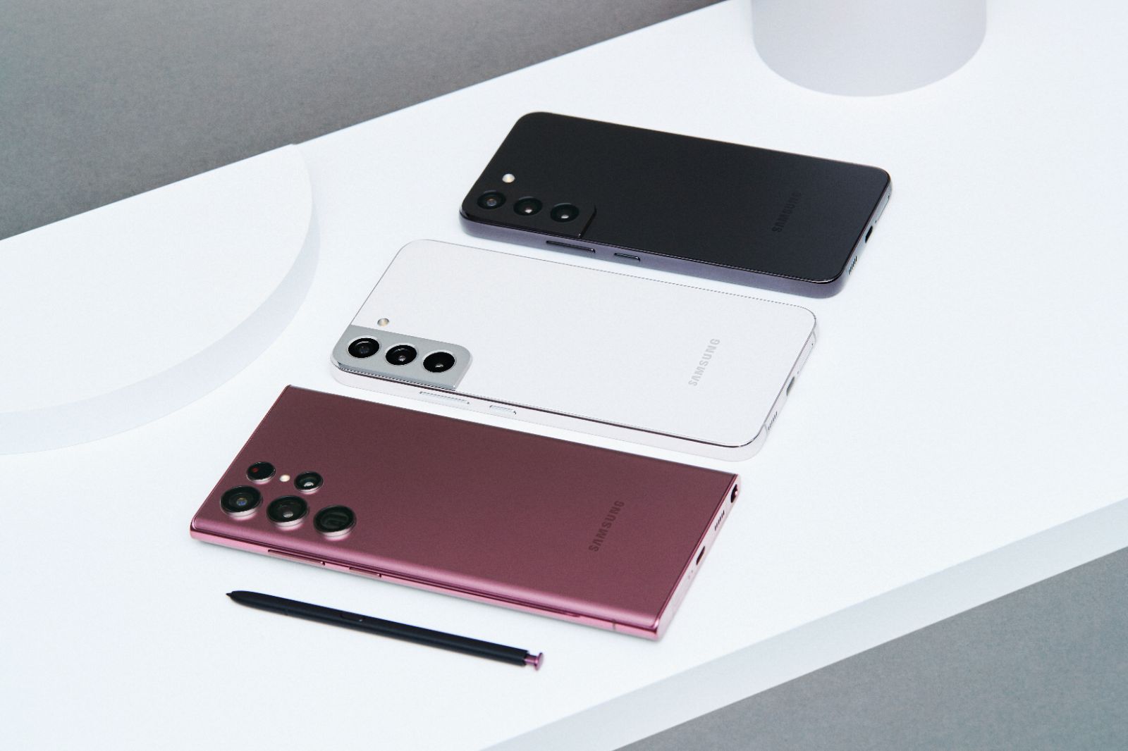 Samsung Galaxy S22 ailesi tanıtıldı: S22 Ultra fiyatı ve