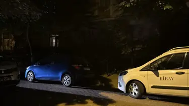 Evinin önünde alkol içen iki kişiyi vurdu