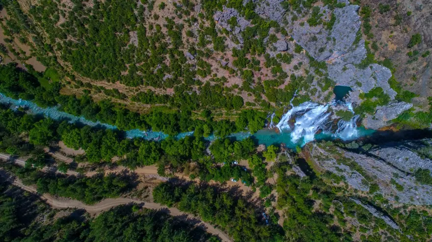 Dağın içinden çıkan 'gizemli güzellik' Uçansu Şelalesi 16