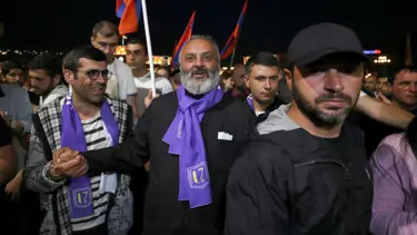 Ermenistan'da Paşinyan'ın istifası isteniyor: Başpiskopos dört günlük eylem çağrısı yaptı