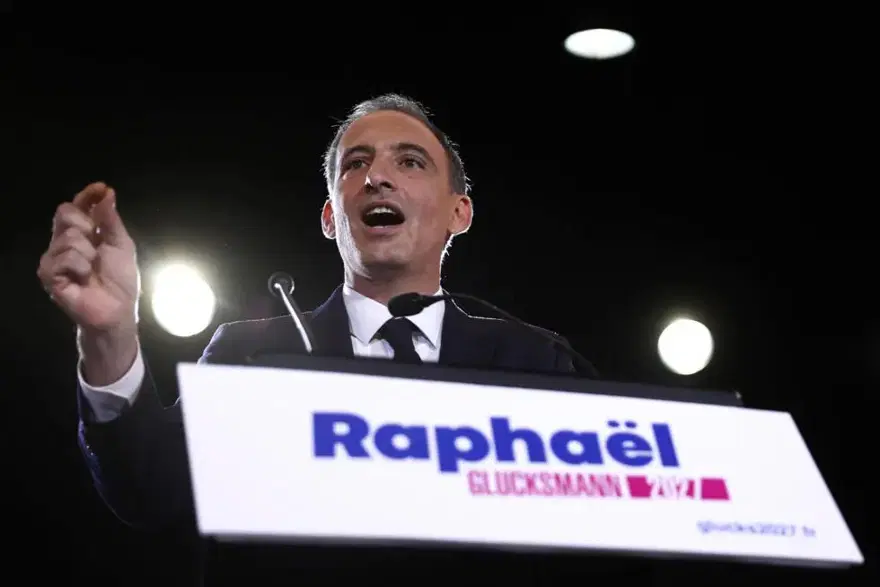 Fransa'da sol partilerin 2027 seçimleri için düzenlediği ön seçimi Raphaël Glucksmann kazandı