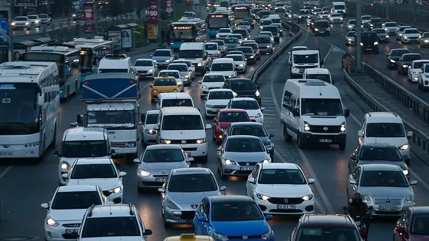 Trafiğe kaydolan araç sayısı 2024’te 2,6 milyon oldu: Bir milyon kişi aynı rengi seçti! Trafiğe kaydolan araç sayısı 2024’te 2,6 milyon oldu: Bir milyon kişi aynı rengi seçti!