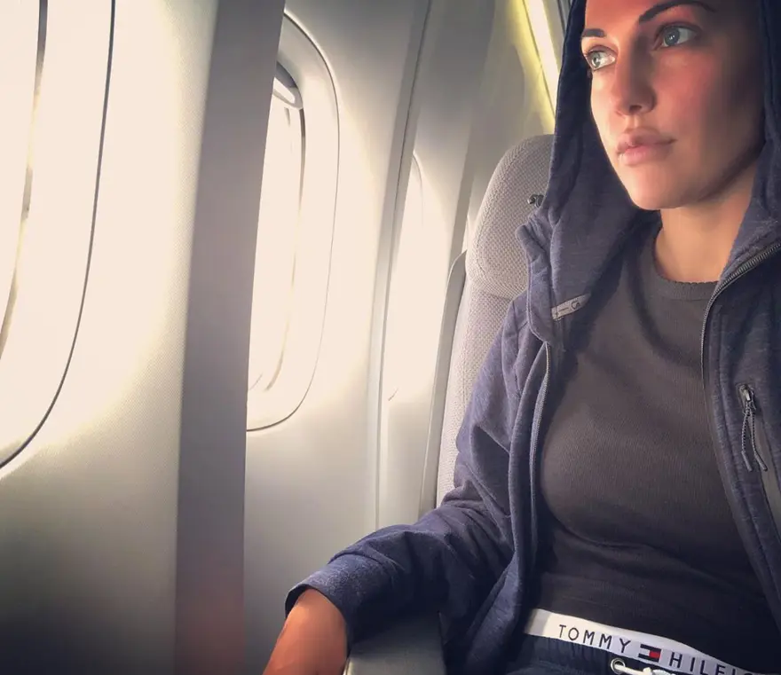 Uçakta rahatsızlanan Meryem Uzerli hastaneye kaldırıldı 3