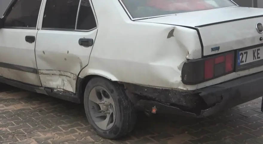 Yoğun yağış sonrası istinat duvarı çöktü, araçlar altındakaldı 5 Yoğun yağış sonrası istinat duvarı çöktü, araçlar altındakaldı 5