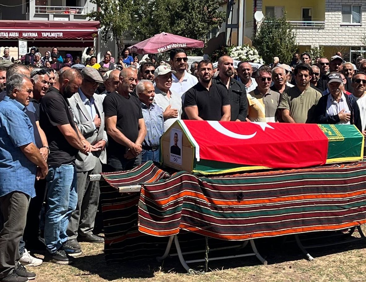 Dünya şampiyonu eski milli güreşçi son yolculuğuna uğurlandı