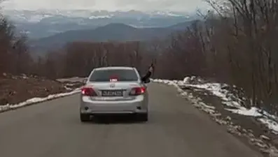 Otomobilden havaya ateş açan silahlı maganda yakalandı