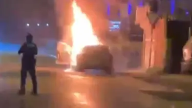 Düzce'de park halindeki otomobil yandı