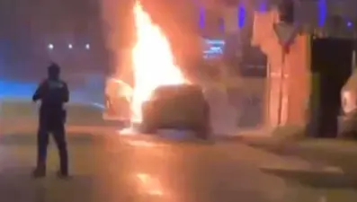 Düzce'de park halindeki otomobil yandı