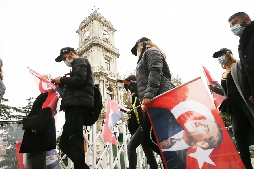 Vatandaşlar, Dolmabahçe Sarayı'nda Atatürk'ü andı 5