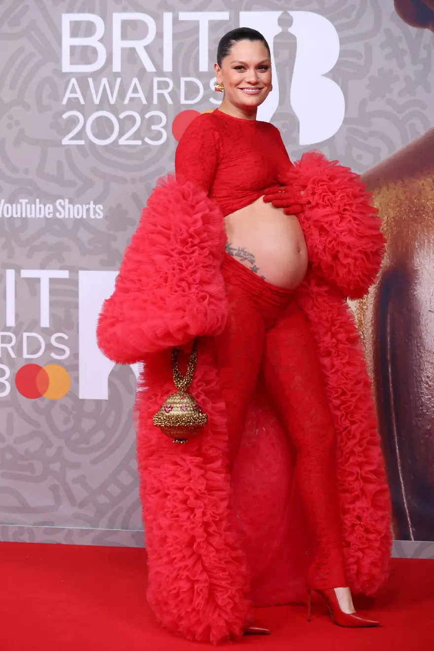 İngiliz şarkıcı Jessie J kansere yakalandı 3 İngiliz şarkıcı Jessie J kansere yakalandı 3
