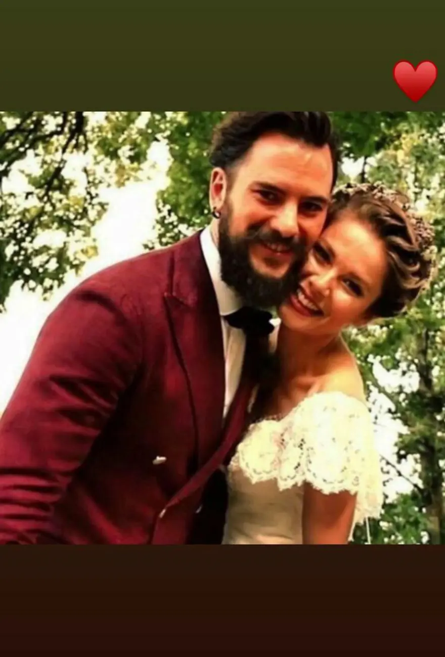 Burcu Biricik'ten eşi Emre Yetkin'e: Nice 8 senelere sevgilim 4