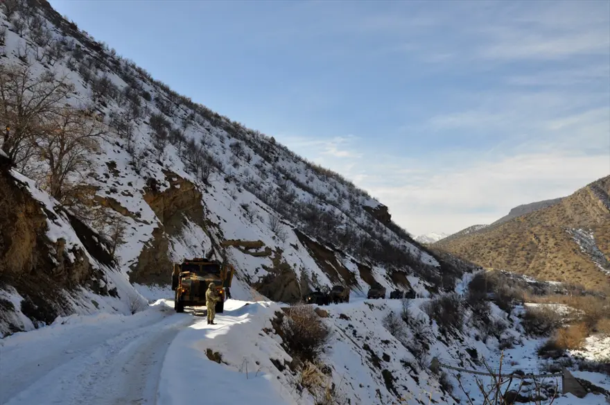 Hakkari'de kaymakam, emniyet müdürü ve komutanlardan moral ziyareti 13