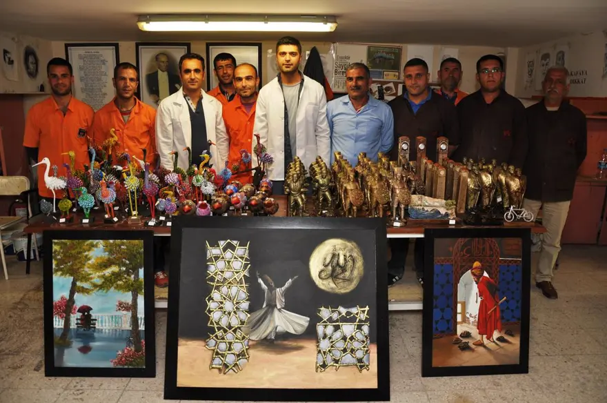 Kozalaklardan sanat eserine 13