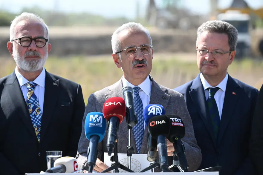 Bakan Uraloğlu'ndan açıklama: Gediz Köprülü Kavşağı 50 bine çıkan araç trafiğini rahatlatacak 3 Bakan Uraloğlu'ndan açıklama: Gediz Köprülü Kavşağı 50 bine çıkan araç trafiğini rahatlatacak 3