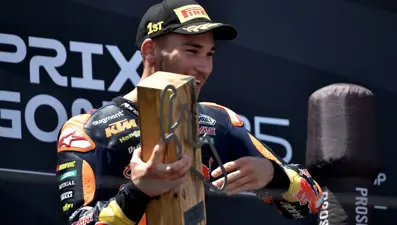 Milli motosikletçi Deniz Öncü'den tarihi zafer