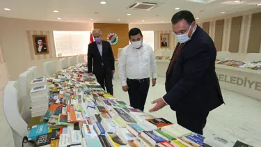 Kültür ve Turizm Bakanı Mehmet Nuri Ersoy’dan Cemil Meriç Kitaplığı’na 2 bin kitap bağışı