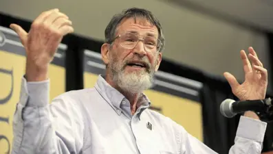 Nobel Ödüllü bilim adamına özel bisiklet park yeri