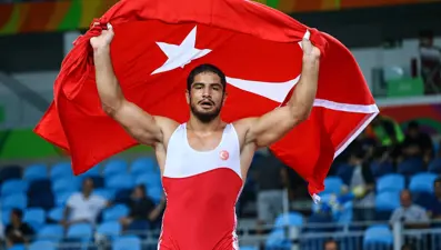 Taha Akgül altın madalya kazandı