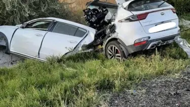 Trafik levhası SUV'u ikiye böldü: 1 ölü