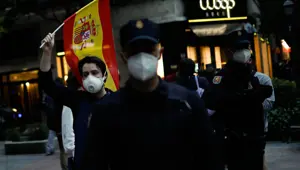 İspanya'da corona virüs önlemleri protestosu