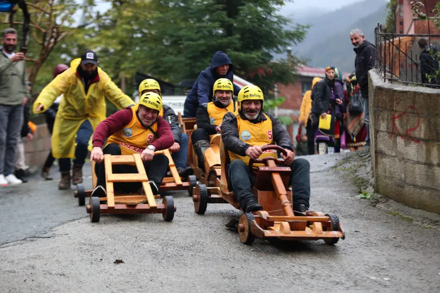 Yağmur engel olamadı: Rize'de tahta arabalar "Laz Ralli"de yarıştı 6