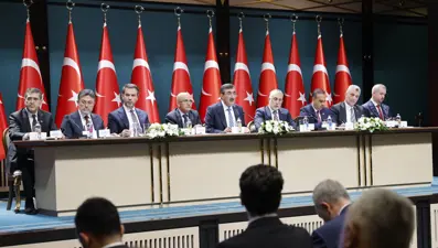 Ekonominin 3 yıllık yol haritası: Enflasyon tahminleri yükseldi, büyüme düştü | Yeni Orta Vadeli Program açıklandı