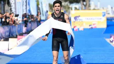 Milli paratriatloncu Uğurcan Özer, dünya şampiyonu