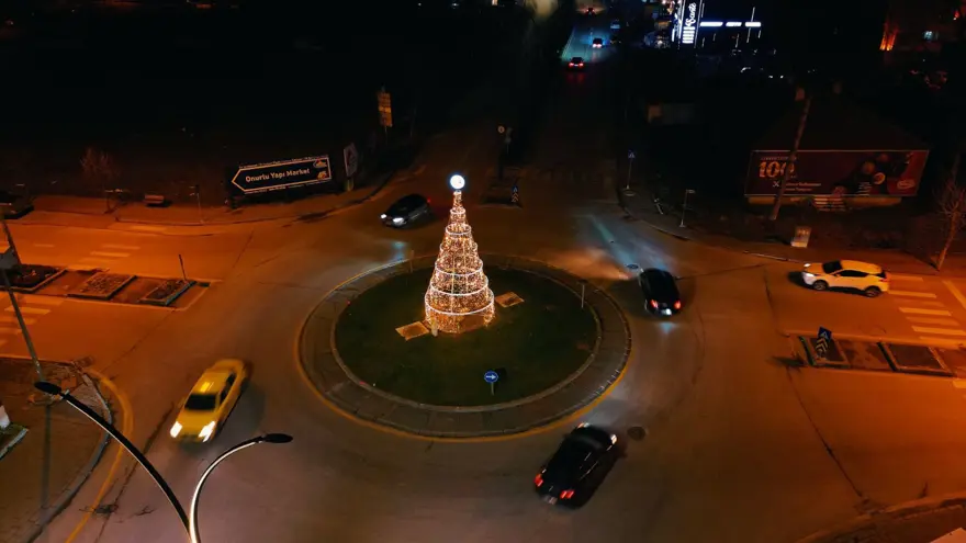 Şehirdeki trafik ışıkları kaldırıldı: Trafik kazalar azaldı, 20 milyon lira tasarruf edildi 3