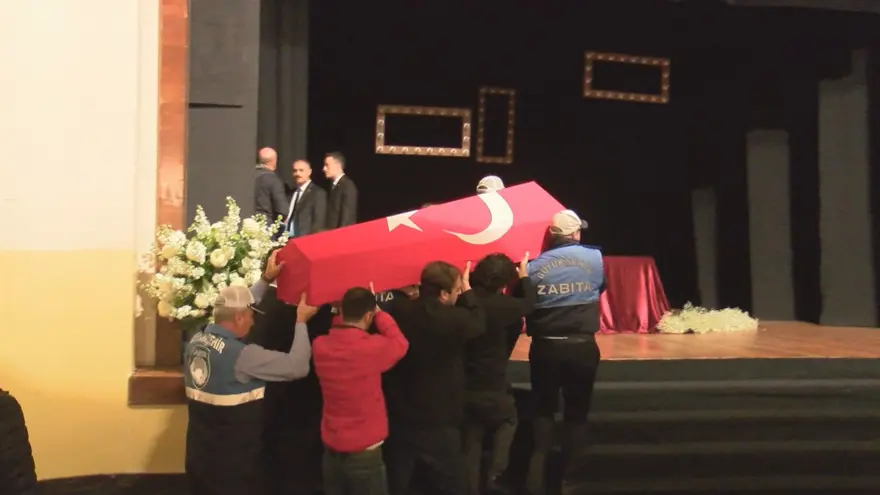 Usta sanatçı Yıldız Kenter son yolculuğuna uğurlandı 