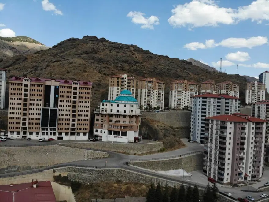 6 katlı apartman cami: Yer sıkıntısına ilginç çözüm! 5