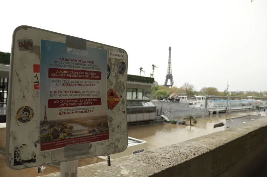 Paris'te Seine Nehri yükseldi 7