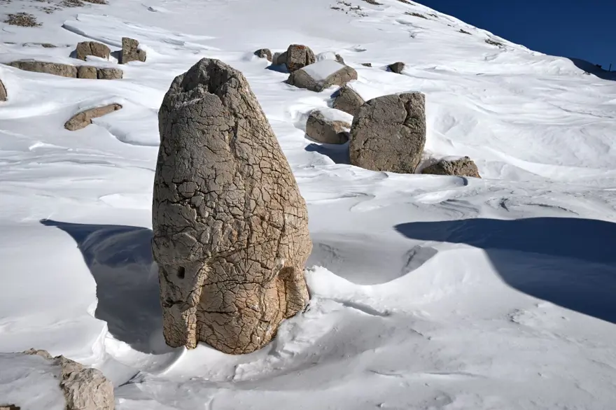Nemrut Dağı'ndan eşsiz görüntüler: Dev heykeller karlar altında kaldı 16