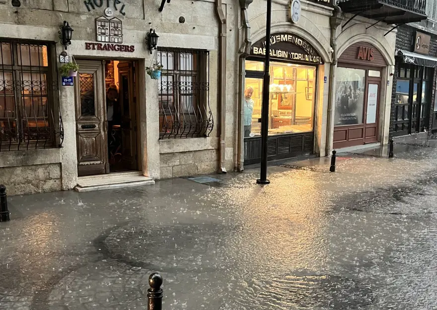Çanakkale'de sağanak: Cadde ve sokaklar göle döndü 3