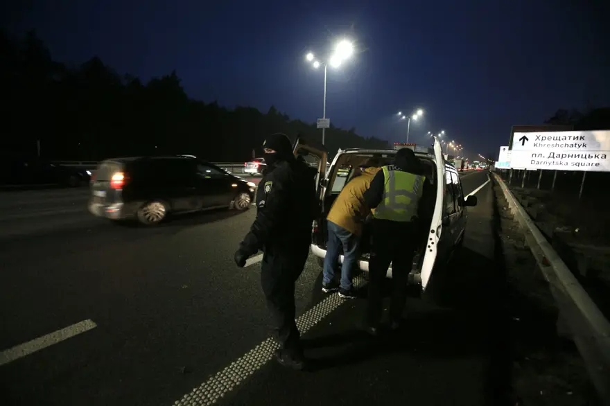 Kiev'de yaşayanlar şehri terk ediyor 20