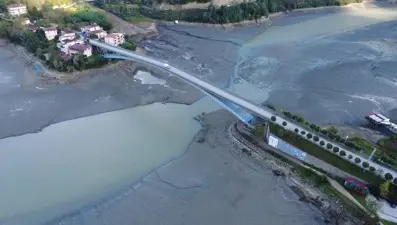 Baraj suları çekildi: Kara ortaya çıktı