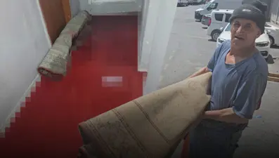 Gaziosmanpaşa'da kanalizasyondan gelen kurban kanı iki daireyi bastı