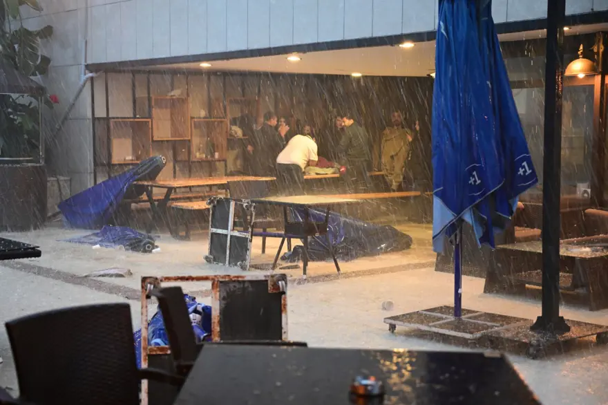 Antalya ve Muğla'yı fırtına vurdu: Cadde ve sokaklar göle döndü 2