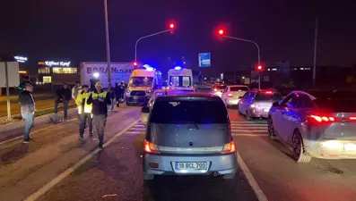 Kırmızı ışıkta zincirleme kaza: 2'si çocuk 5 yaralı