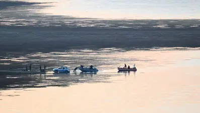 İzmir'de orman yangınına müdahale eden helikopter barajadüştü: 3 can kaybı